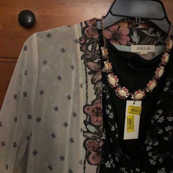 Taylor & Sage wrap around shrug - Picture 3 of 6